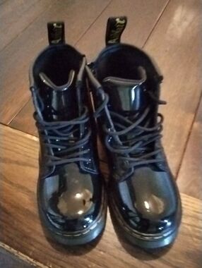 Dr. Martens Kids Black Patent Lace-Up Boots